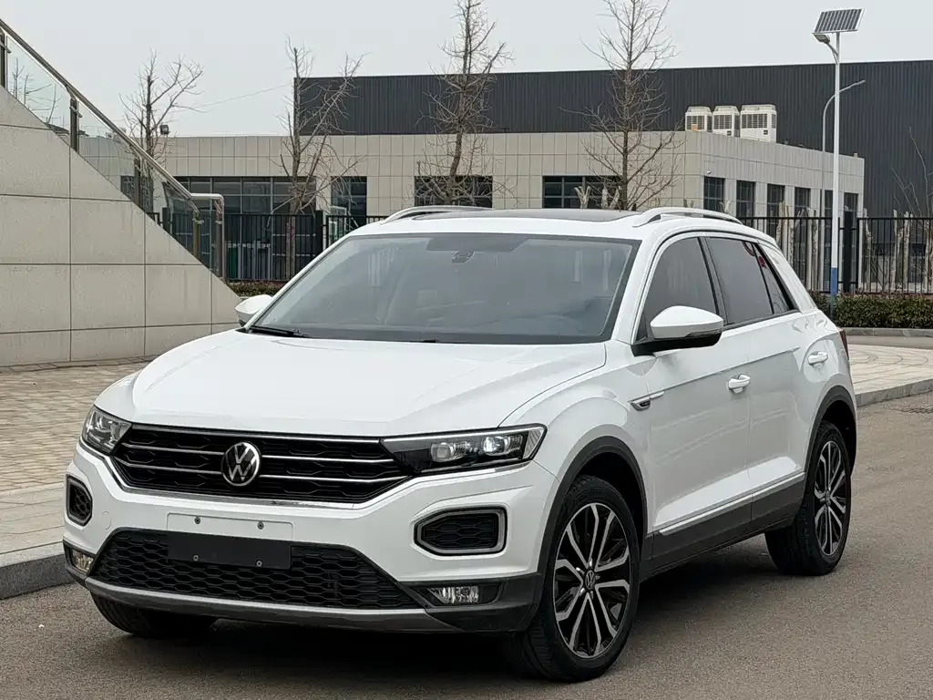 Volkswagen T-Roc — фото 1