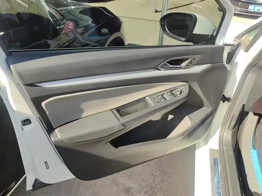 Volkswagen Golf 2021 из CN, фото 6