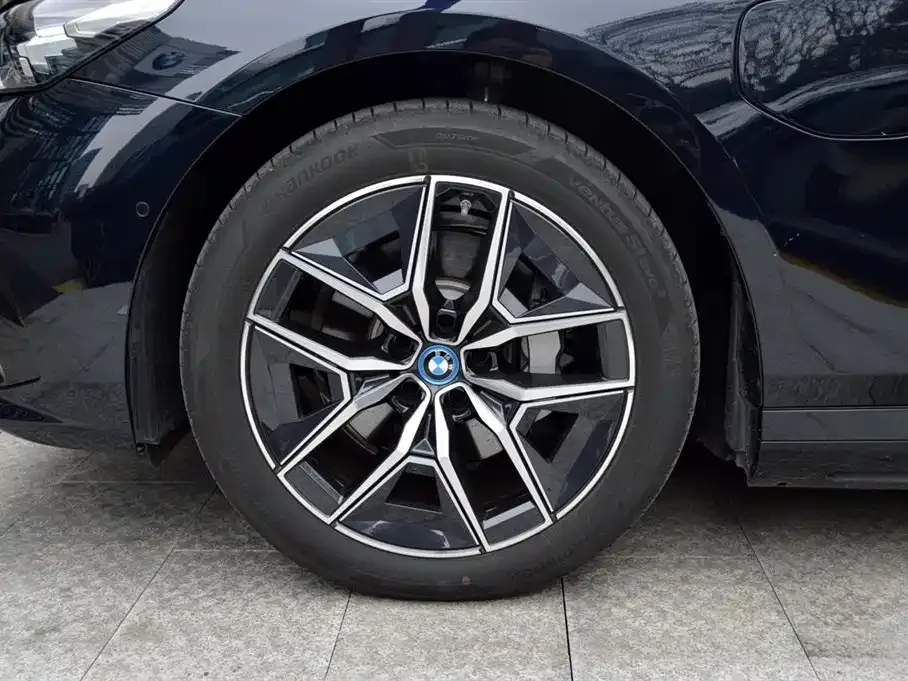 BMW i5 — фото 5
