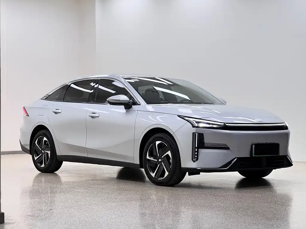 Geely Galaxy L6 — фото 6