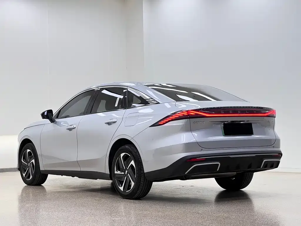 Geely Galaxy L6 — фото 4
