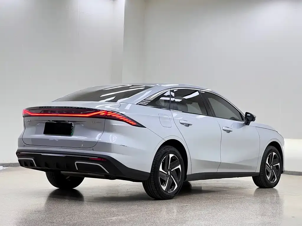 Geely Galaxy L6 — фото 7