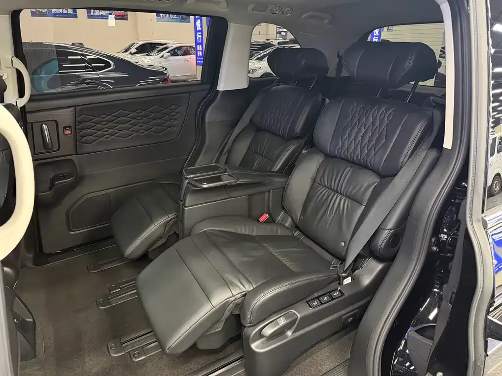 Honda Elysion 2023 из CN, фото 8