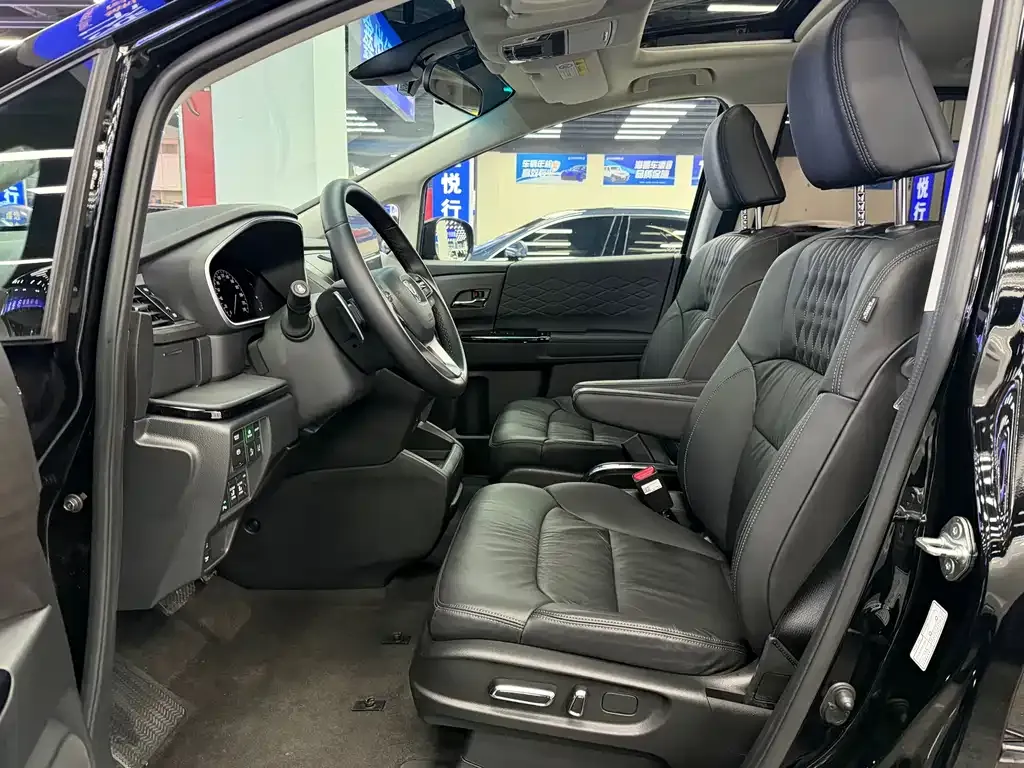 Honda Elysion 2023 из CN, фото 5