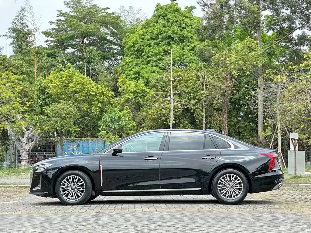 Hongqi H5 — фото 10