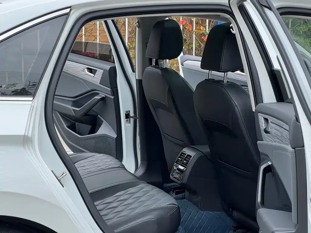 Volkswagen Sagitar 2023 из CN, фото 9
