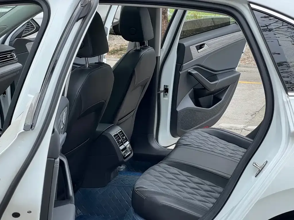 Volkswagen Sagitar 2023 из CN, фото 5