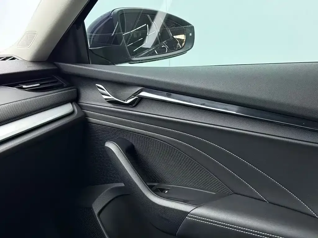 Skoda Octavia 2023 из CN, фото 8