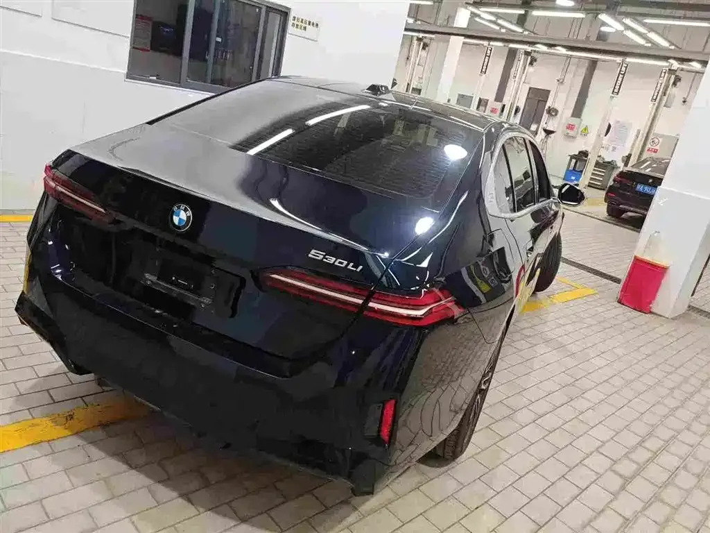 BMW 5 Series 2025 из CN, фото 3