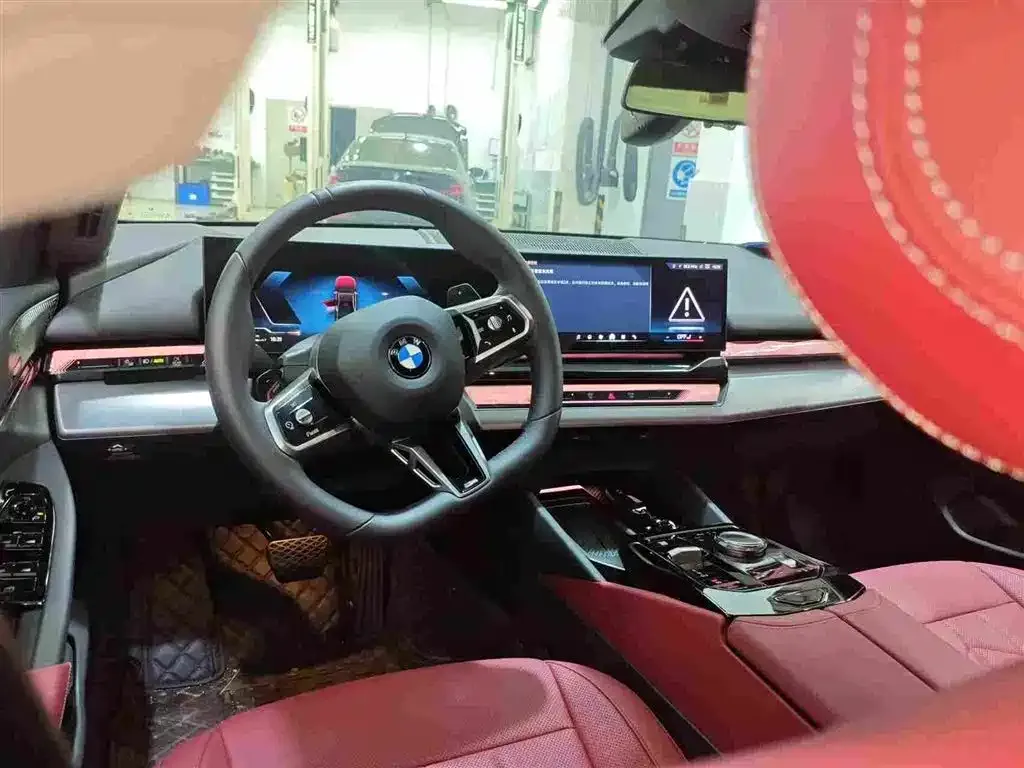 BMW 5 Series 2025 из CN, фото 5