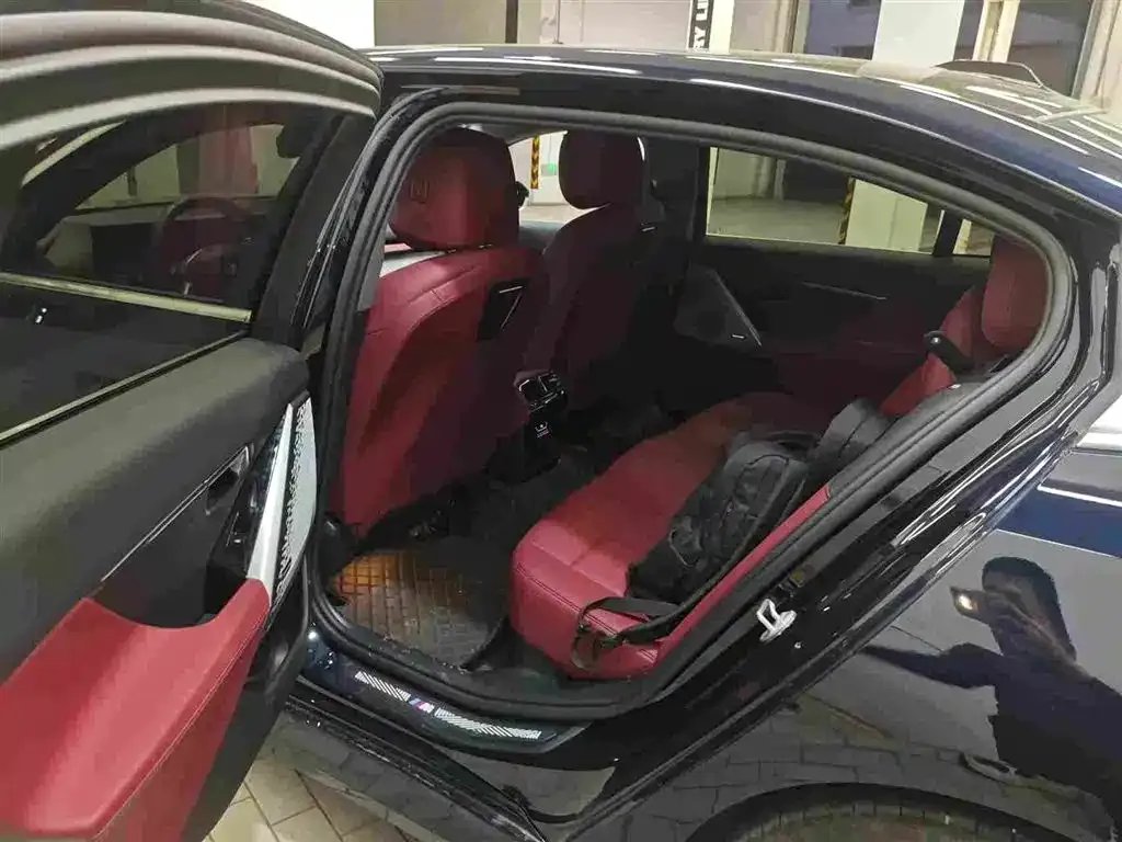 BMW 5 Series 2025 из CN, фото 2