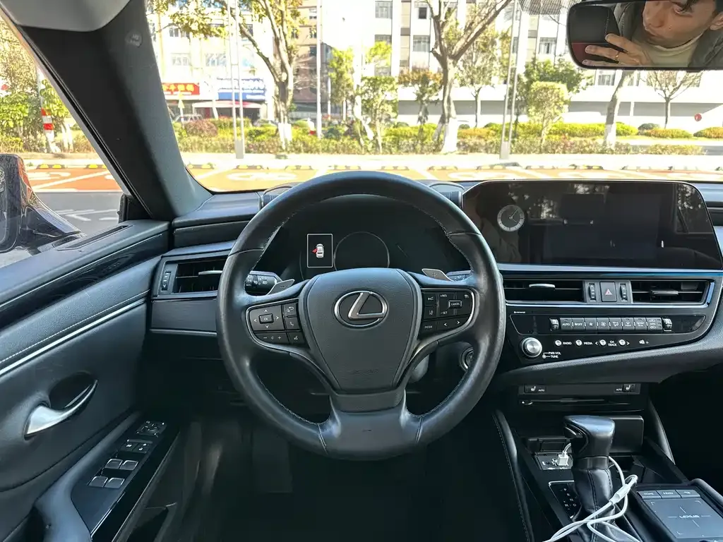Lexus ES — фото 5