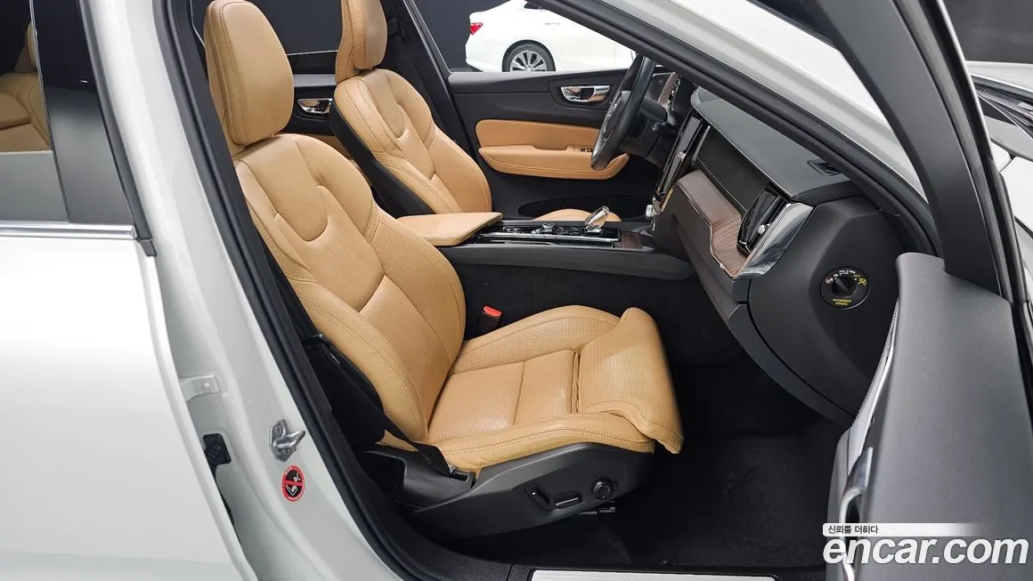 Volvo XC60 2021 из KR, фото 8