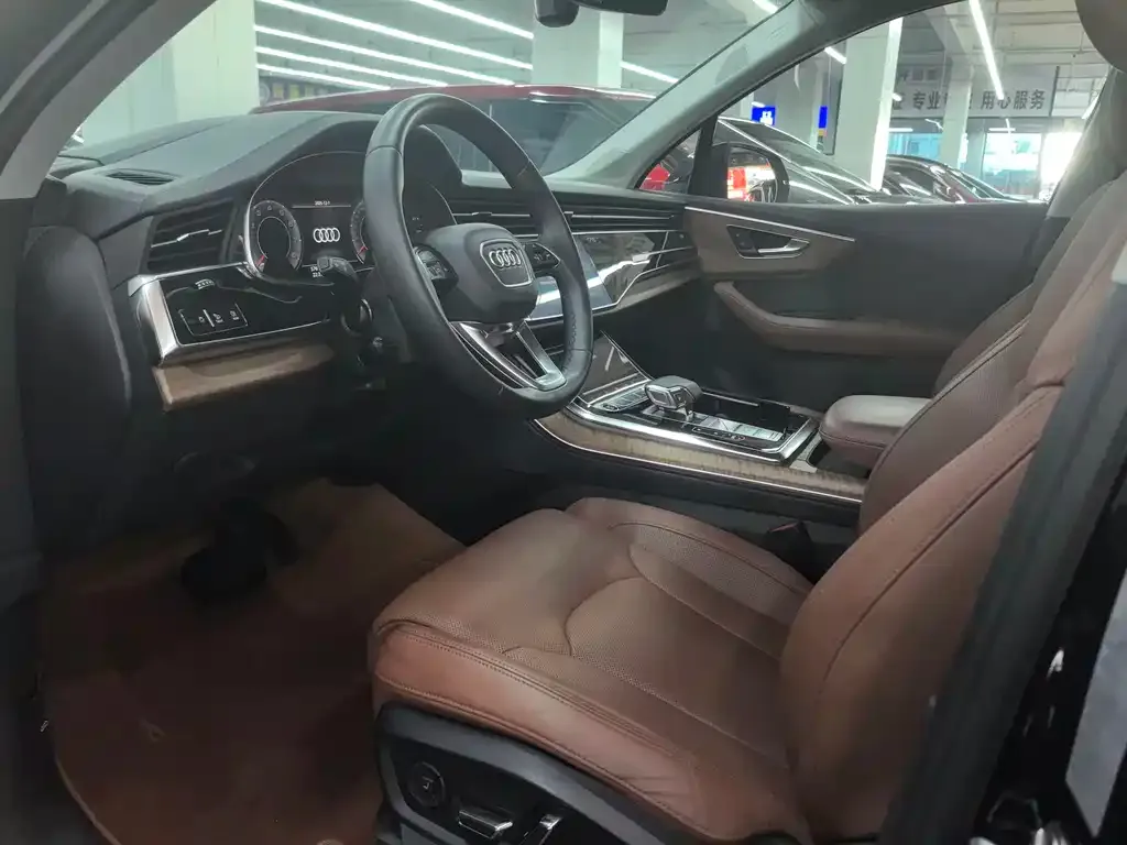 Audi Q7 2021 из CN, фото 6
