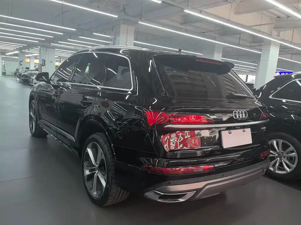 Audi Q7 2021 из CN, фото 9
