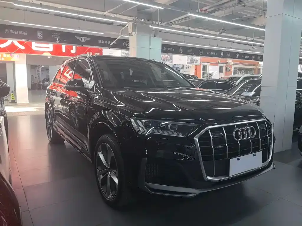 Audi Q7 2021 из CN, фото 7