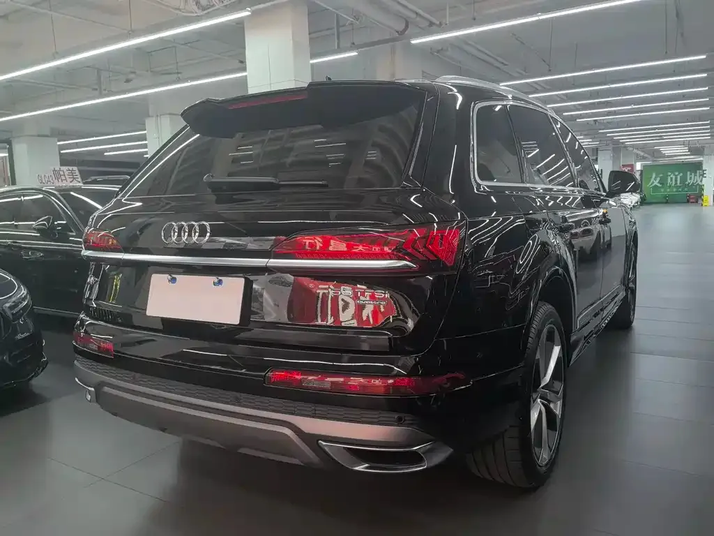 Audi Q7 2021 из CN, фото 8