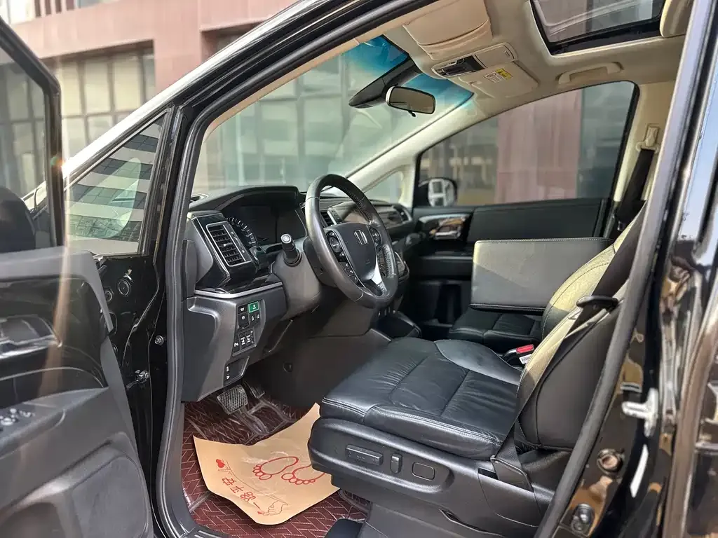 Honda Elysion 2021 из CN, фото 8