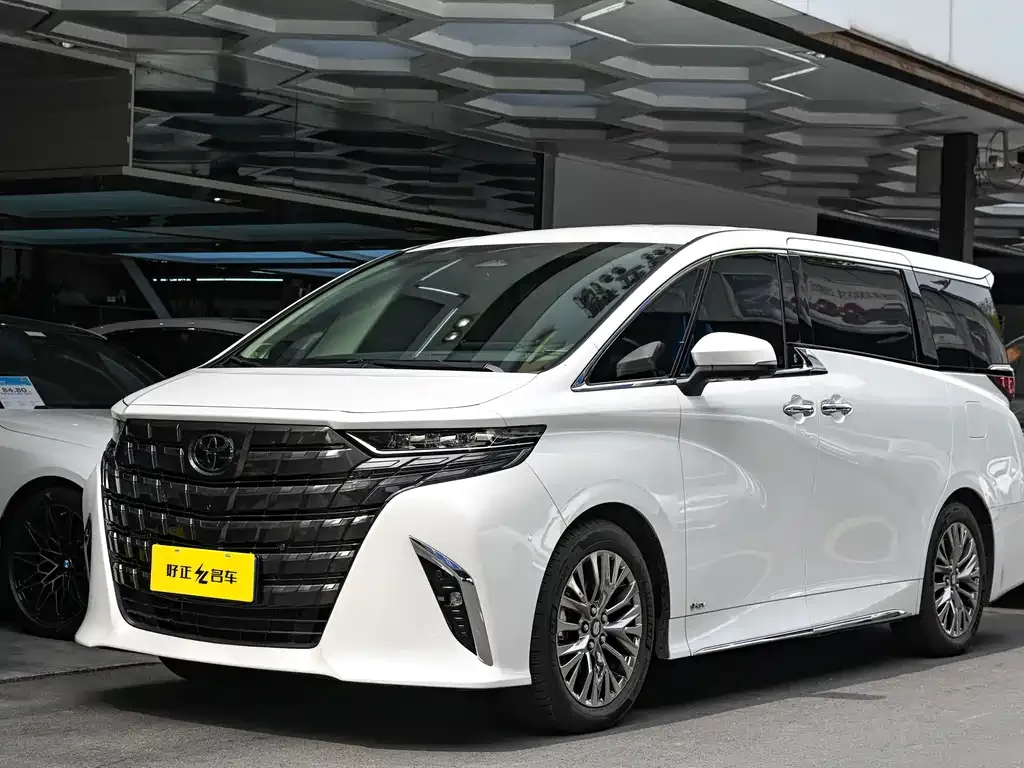 Toyota Alphard — фото 1
