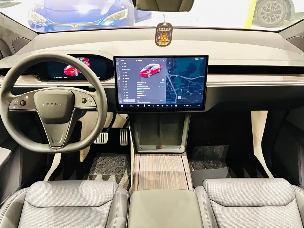 Tesla Model X — фото 3