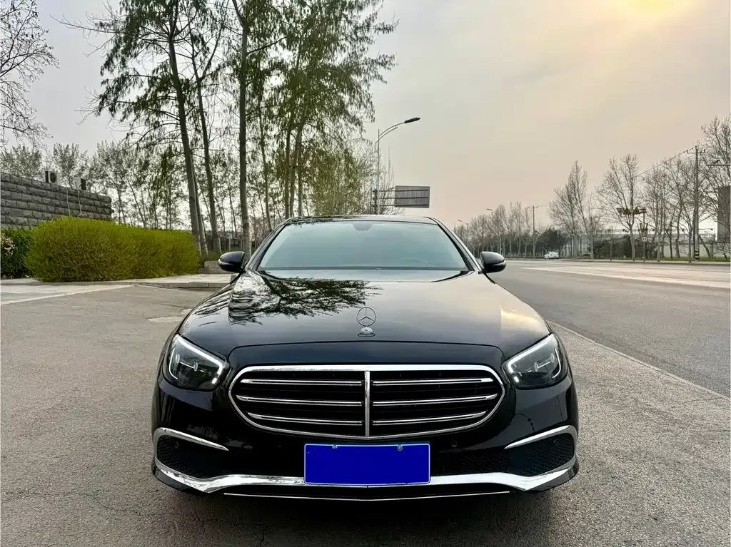 Mercedes-Benz E-Class — фото 1