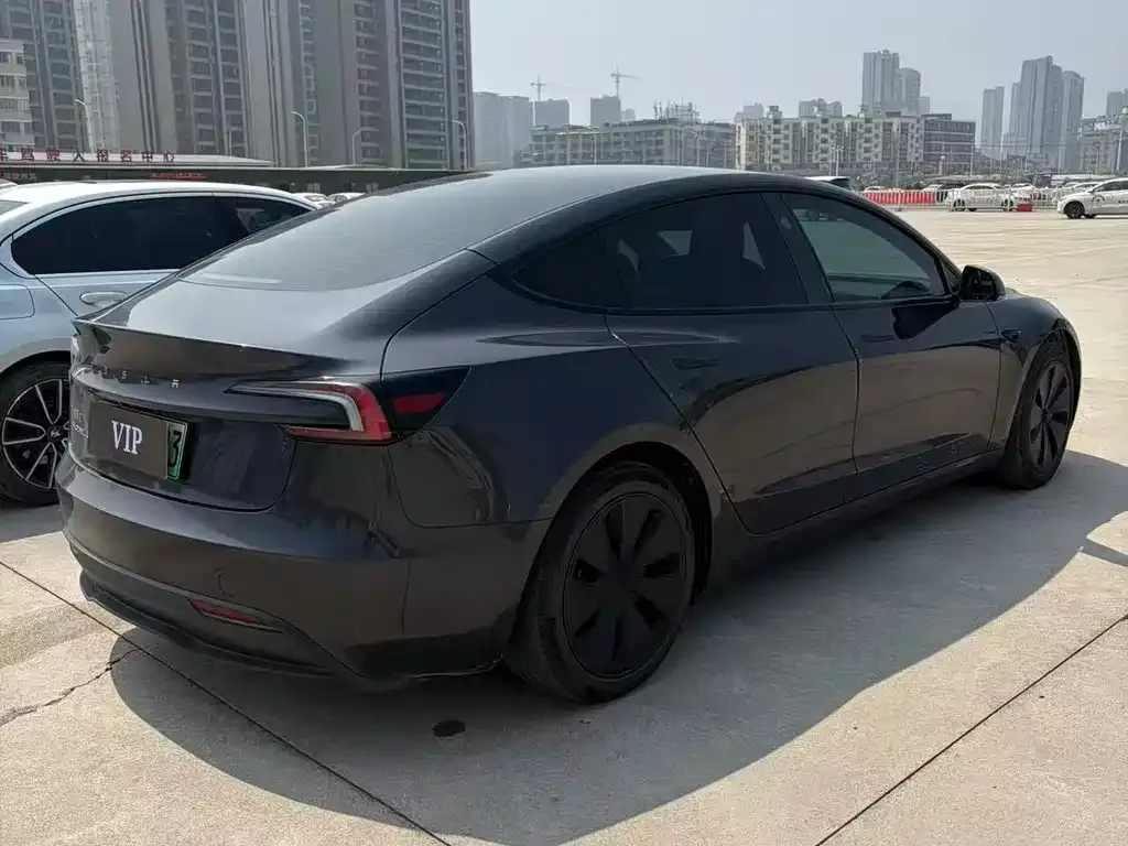 Tesla Model 3 — фото 9