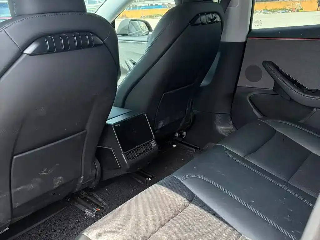 Tesla Model 3 — фото 10