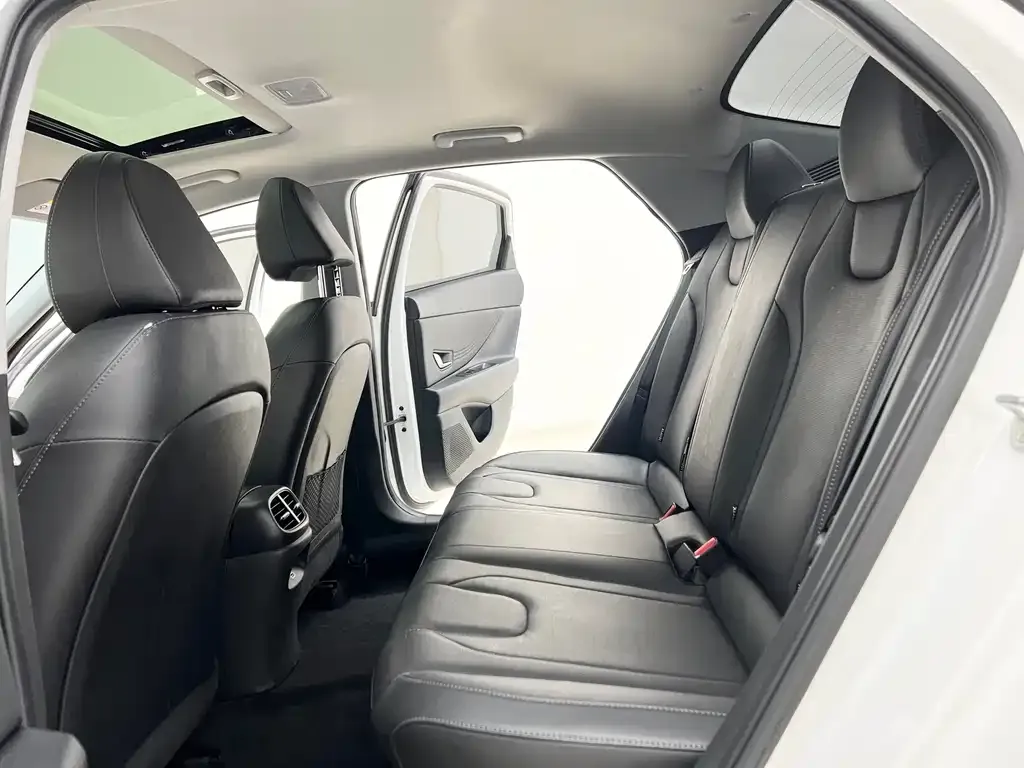 Hyundai Elantra — фото 7