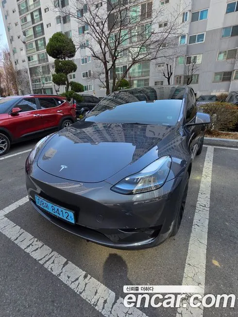 Tesla Model Y — фото 1