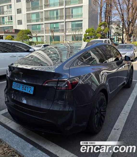 Tesla Model Y — фото 10