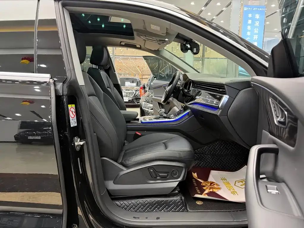 Audi Q8 2023 из CN, фото 4