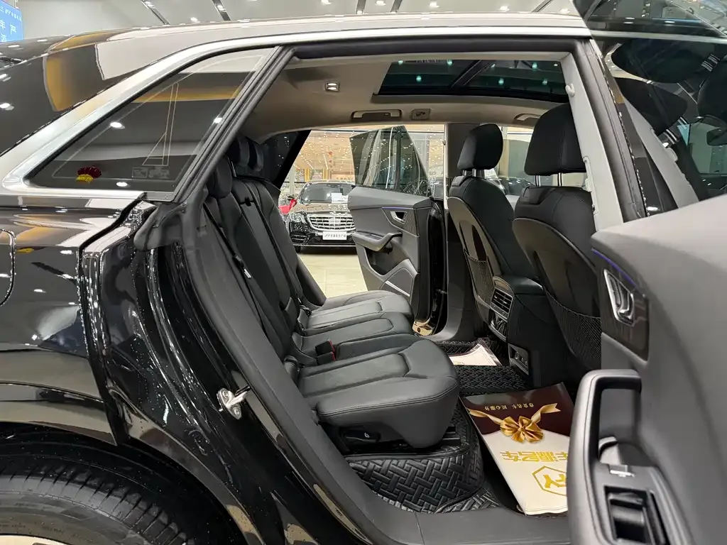 Audi Q8 2023 из CN, фото 9