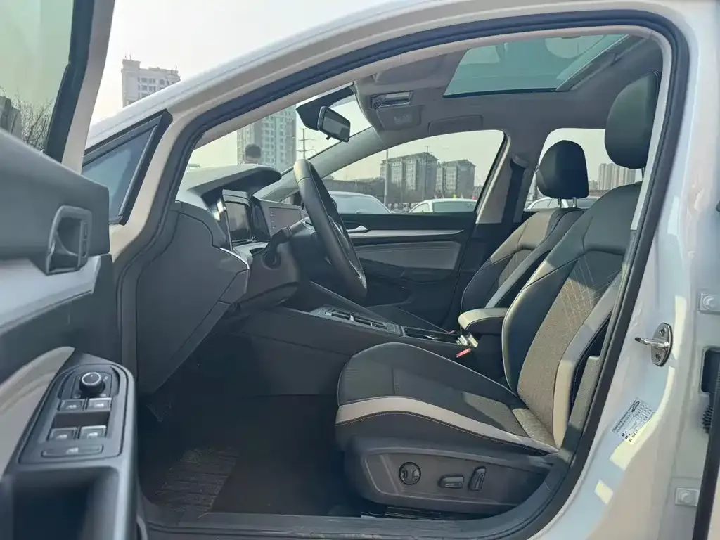 Volkswagen Golf 2022 из CN, фото 6