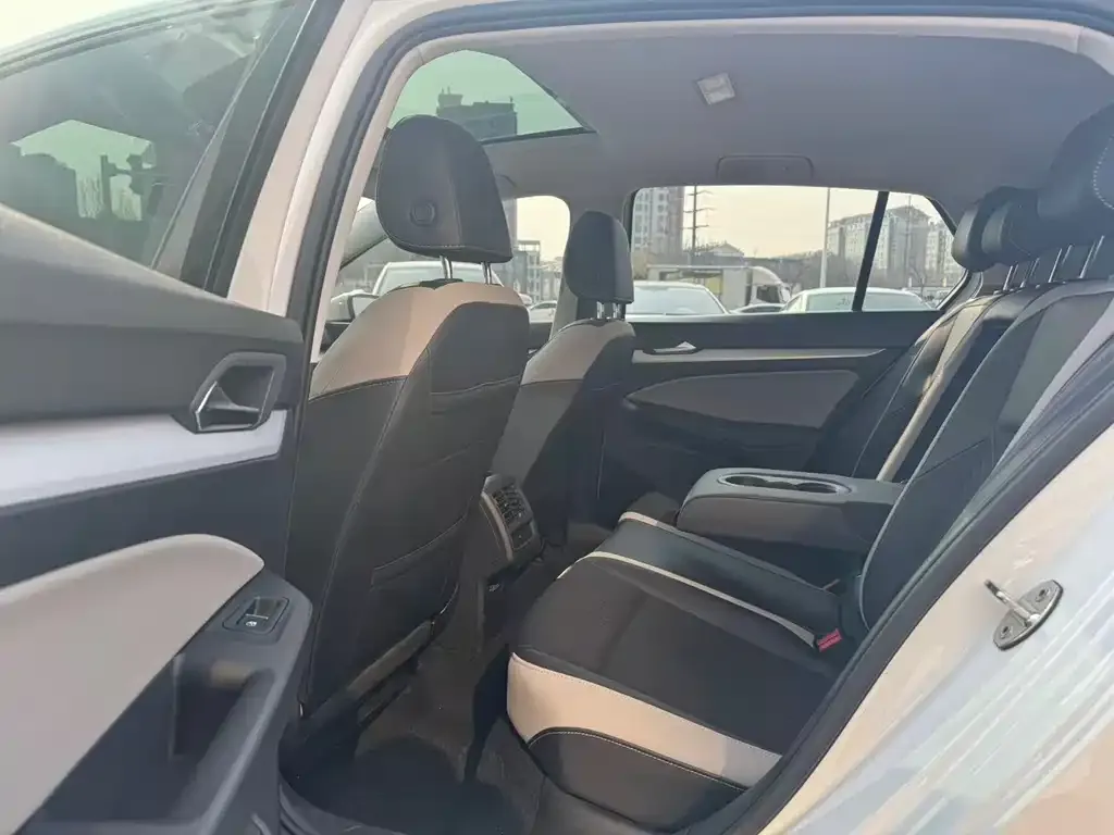 Volkswagen Golf 2022 из CN, фото 4