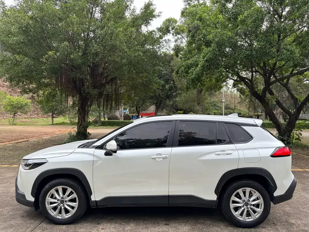 Toyota Corolla Cross 2023 из CN, фото 9