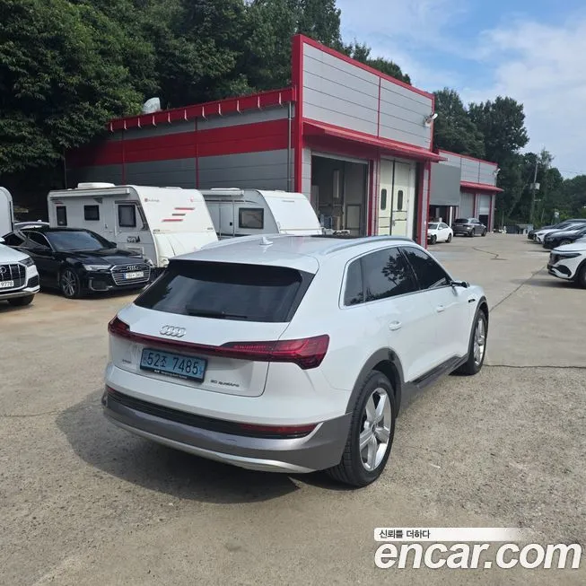 Audi e-tron 2022 из KR, фото 10