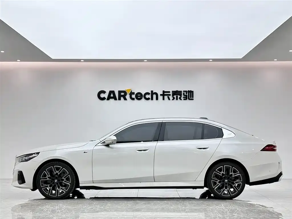BMW 5 Series — фото 2