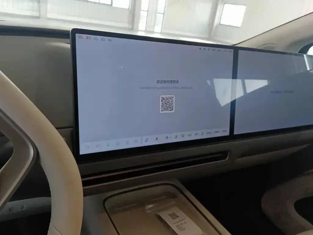 Li Auto i8 — фото 3