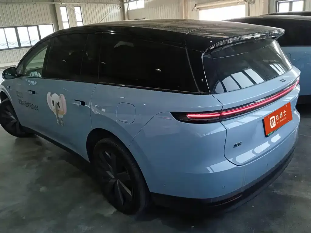 Li Auto i8 — фото 10
