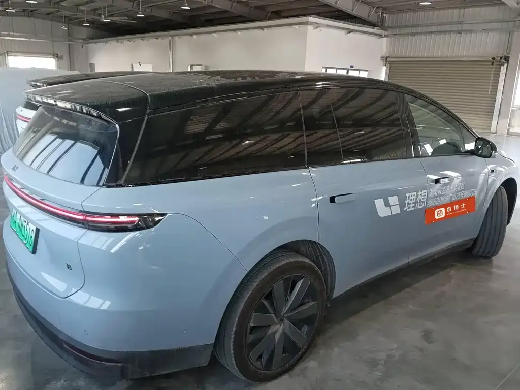 Li Auto i8 — фото 6