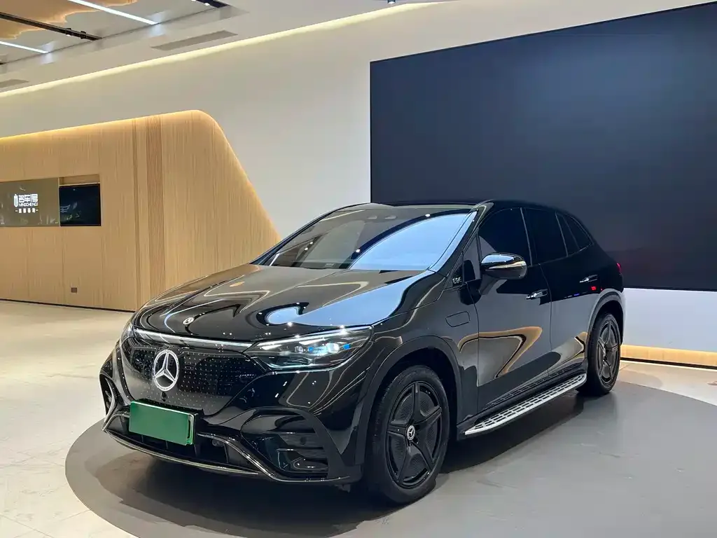 Mercedes-Benz EQE SUV — фото 1