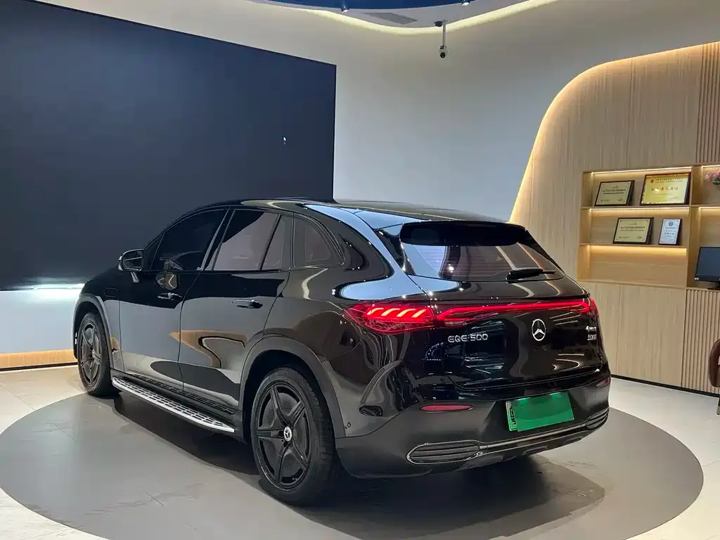 Mercedes-Benz EQE SUV — фото 8
