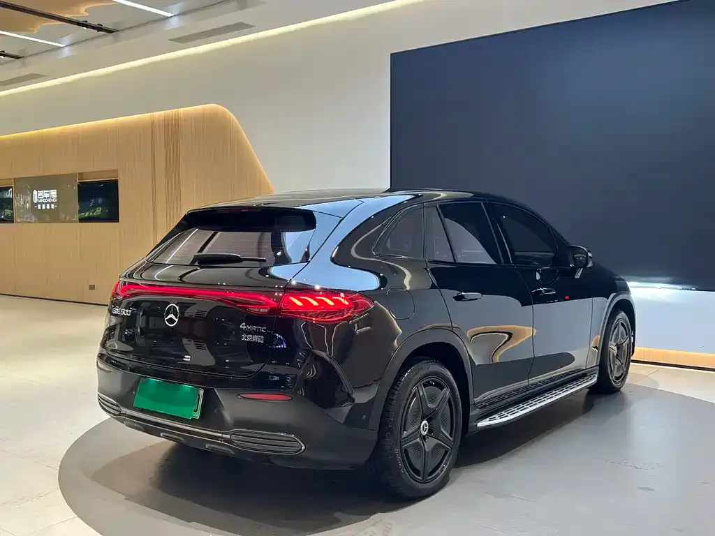 Mercedes-Benz EQE SUV — фото 10