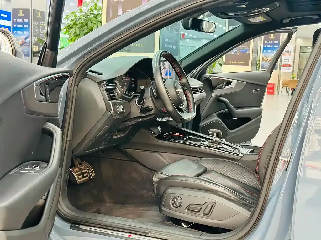 Audi A4L 2022 из CN, фото 9
