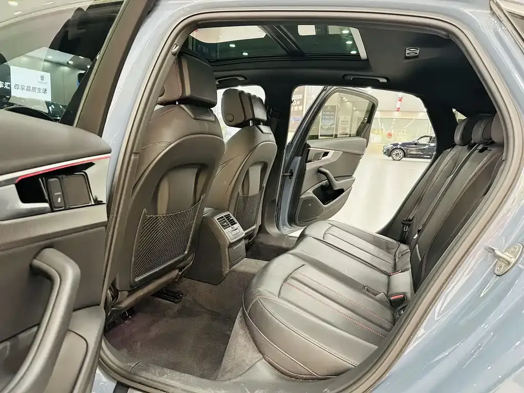 Audi A4L 2022 из CN, фото 5