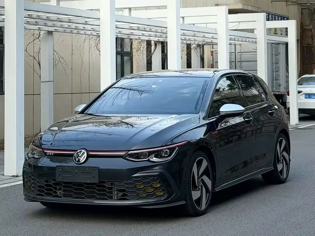 Volkswagen Golf GTI — фото 1