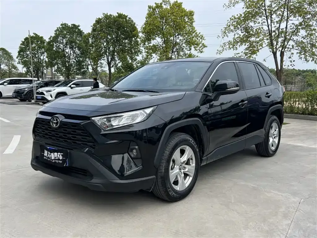 Toyota RAV4 2023 из CN, фото 1