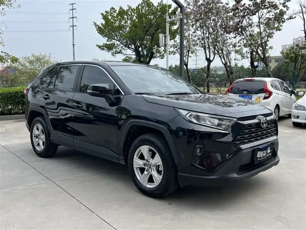 Toyota RAV4 2023 из CN, фото 4