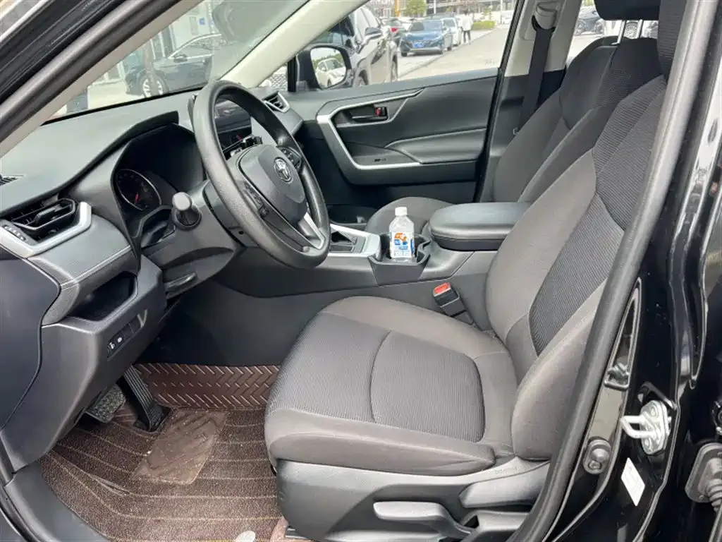 Toyota RAV4 2023 из CN, фото 6