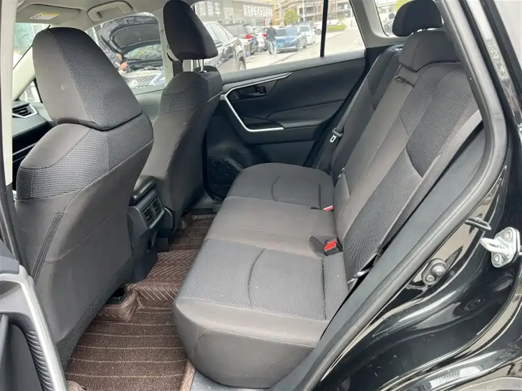 Toyota RAV4 2023 из CN, фото 5
